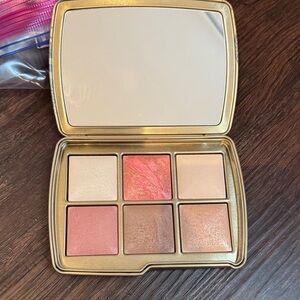 Hourglass ambient lightning edit unlocked dragon face palette